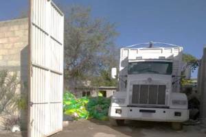 Recuperan camión robado con 600 bultos de alimento para mascota en Tehuacán