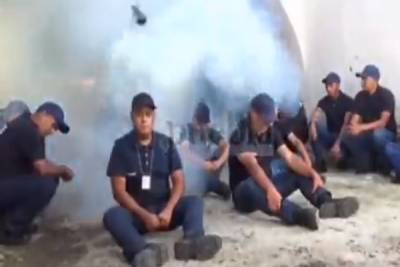 VIDEO: Rocían gas lacrimógeno a policías de Tlaxcala en entrenamiento; uno se desmayó