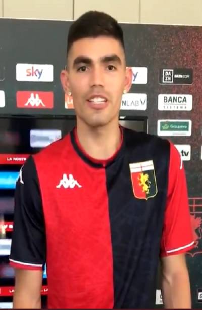 Johan Vásquez es presentado por el Genoa en Italia