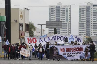 Panistas de San Andrés Cholula cierran la Vía Atlixcáyotl por imposición de candidatos