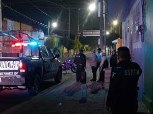 Policía de Karina Pérez se estrella borracho en una vivienda de Tonanzintla