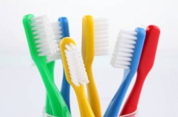 Cuándo debes cambiar tu cepillo de dientes y otros artículos de higiene