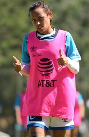 FIFA destaca doblete de Verónica Martins, futbolista del Puebla Femenil