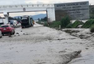 Lluvia provoca derrumbe en carreteras de Chignahuapan y Xicotepec: Segob