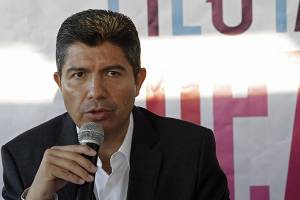 Alcalde de Puebla se disculpa con familiares de los ejecutados en  en Totimehuacan