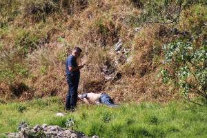FOTOS: Cadáver de un hombre es localizado en una barranca de San Aparicio