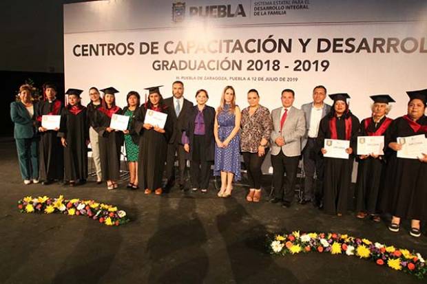 Se gradúan 428 estudiantes de los Centros de Capacitación y Desarrollo de Puebla