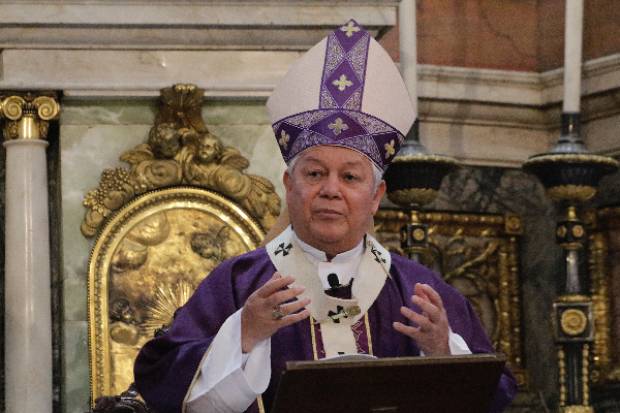 Recuerda arzobispo de Puebla a víctima de feminicidio el fin de semana en Puebla