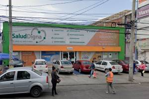 Hombre muere al esperar prueba de COVID-19 en Salud Digna Puebla