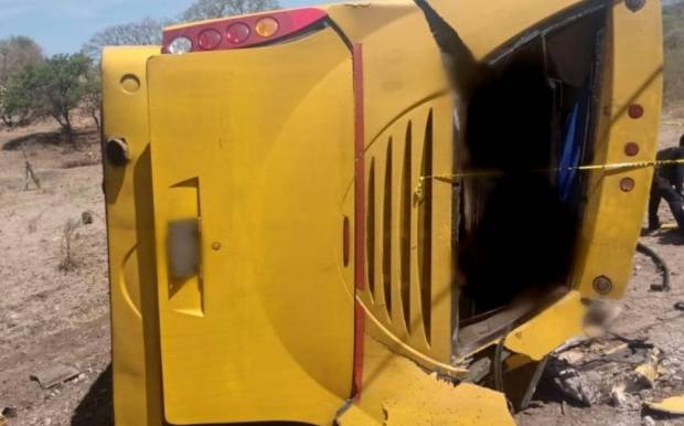 VIDEO. Al menos 4 muertos por accidente de autobús en la vía Acatlán-Izúcar de Matamoros