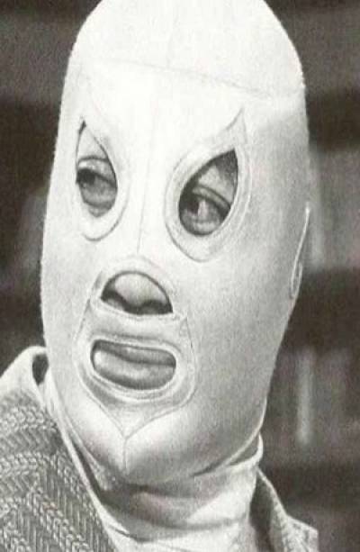El Santo aparecerá sin máscara en expo monstruos de Guillermo del Toro