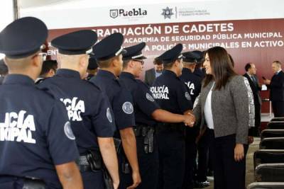 Claudia Rivera tomó protesta a 73 nuevos policías municipales