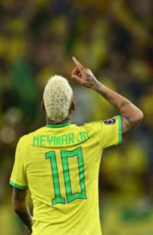 Pelé dedica mensaje a Neymar por igualar su récord goleador con Brasil