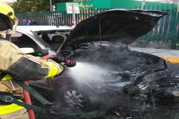 Ebrio atropella a motociclista y se incendia su vehículo en el centro de Puebla