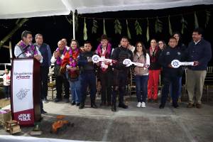 Entrega Céspedes Peregrina obras de infraestructura y patrullas en Tlatlauquitepec