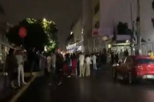 VIDEO: ISSSTE y Fiscalía de Puebla evacúan inmuebles tras sismo de 7.1 grados