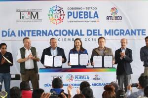 Martha Erika Alonso entrega certificados de competencia laboral a migrantes