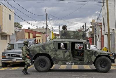 FOTOS: Realizan un operativo más a negocios de autopartes en la 46 Poniente