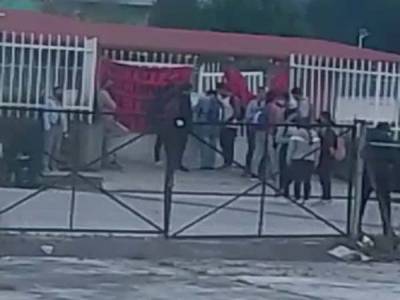 Normalistas de Ayotzinapa violentan a estudiantes de Teteles, Puebla; SEP condena hechos