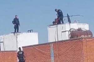 VIDEO: Delincuente se esconde en cisterna para evitar detención en San Bartolo