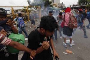 Policía de AMLO gaseó a migrantes centroamericanos