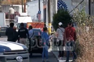 Taxista es asesinado a balazos frente a su esposa en San Lorenzo Almecatla