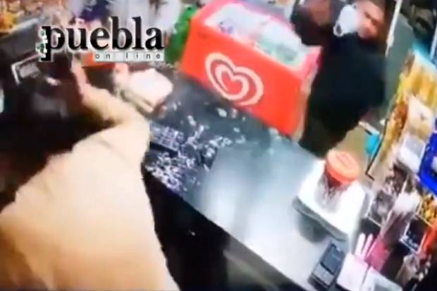 VIDEO: Sujeto agrede a comerciante por no venderle una cerveza en Los Héroes