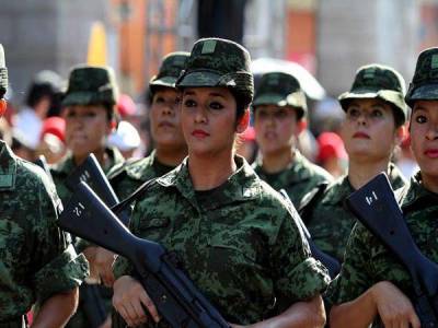 Proponen servicio militar obligatorio para mujeres en México