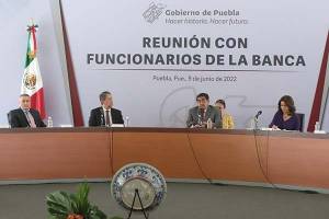 Gobierno de Puebla y bancos pactan coordinación para frenar robos a cuentahabientes