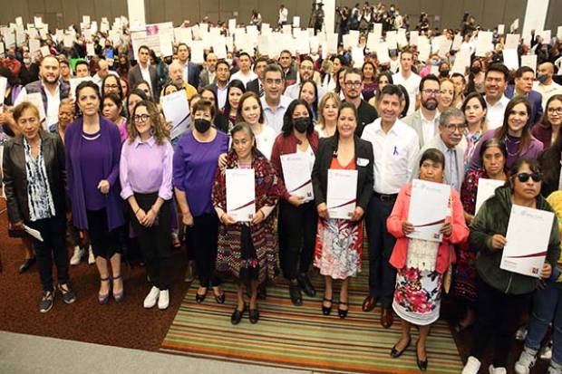 Gobierno de Puebla y Sedatu entrega escrituras a mujeres agraristas y cabezas de familia