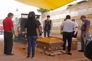 Llegan a Puebla cinco cuerpos de migrantes fallecidos por COVID en Canadá y EU