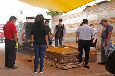 Llegan a Puebla cinco cuerpos de migrantes fallecidos por COVID en Canadá y EU