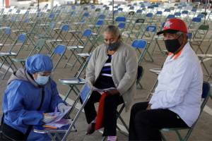 4 millones de ancianos rechazaron aplicarse vacuna COVID en México