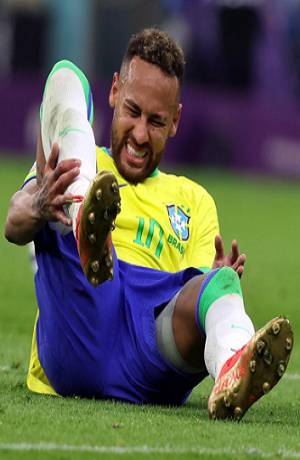 Qatar 2022: Neymar salió lesionado del tobillo