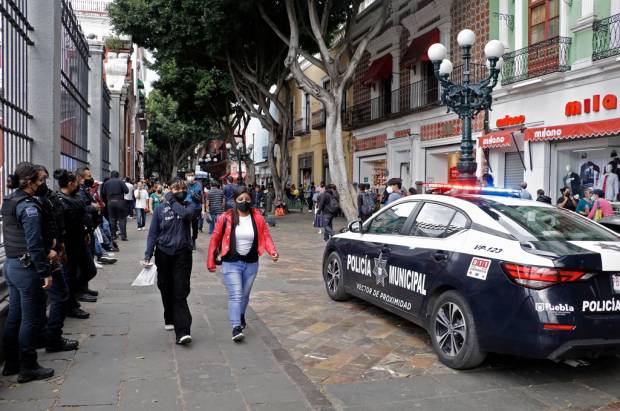 SSC patrulla el centro histórico contra ambulantes; ellos protestan en el zócalo