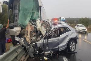 Un muerto dejó colisión de un camión y vehículo en la autopista Cuacnopalan-Oaxaca