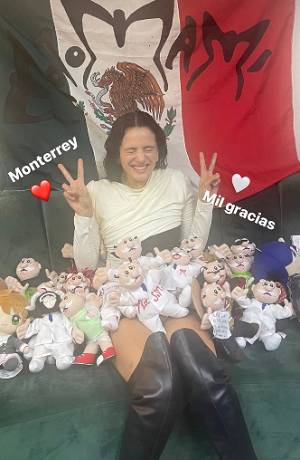 Rosalía se va de México con toda una colección del Dr. Simi