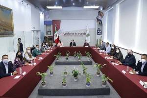Gobernador de Puebla se reunió con 13 alcaldes electos