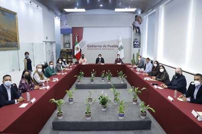 Gobernador de Puebla se reunió con 13 alcaldes electos