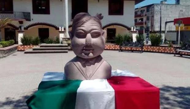 Genera burlas busto de AMLO en San Luis Potosí