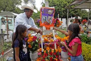 FOTOS. Inicia visita masiva a panteones de Puebla