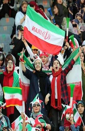 Mujeres iraníes regresaron a un estadio de futbol 40 años después