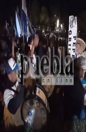 VIDEO: Afición lleva serenata al Club Puebla en apoyo para el juego vs Chivas