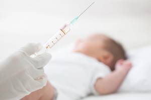 EU autoriza vacuna COVID para menores de 4 años