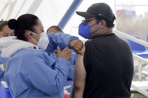Del 8 al 11 de febrero, vacunación refuerzo COVID para 40 a 49 años en Puebla