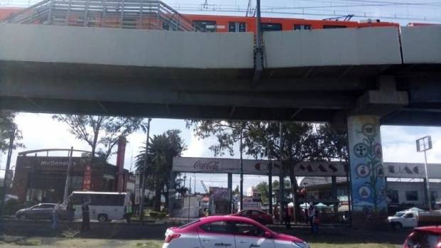 Vecinos ya había alertado peligro en puente que se desplomó con todo y Metro en CDMX