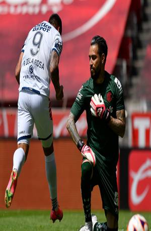 Pachuca exorcizó al Toluca y lo derrota 2-0 en el Nemesio Díez