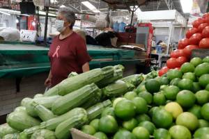 Sin acceso a la canasta básica, cinco de diez trabajadores en Puebla