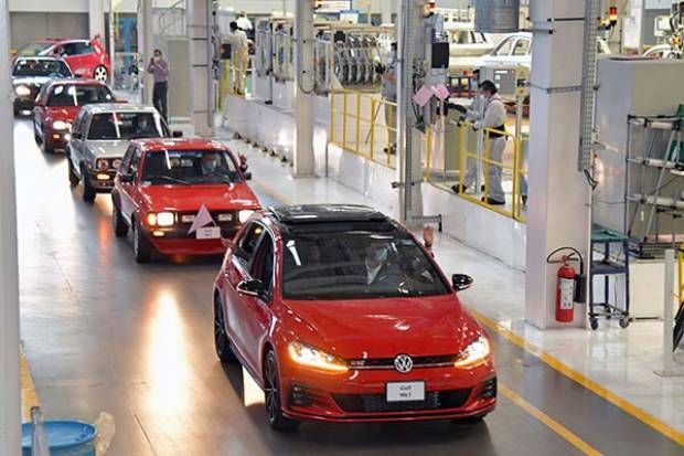 Volkswagen de México se va a paro por desabasto de semiconductores