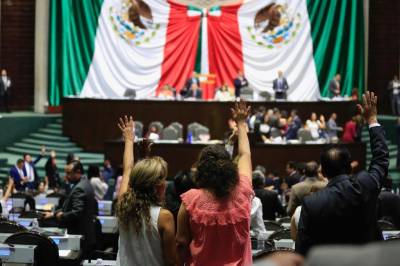 Diputados de Morena aprueban la reforma educativa; pasa al Senado